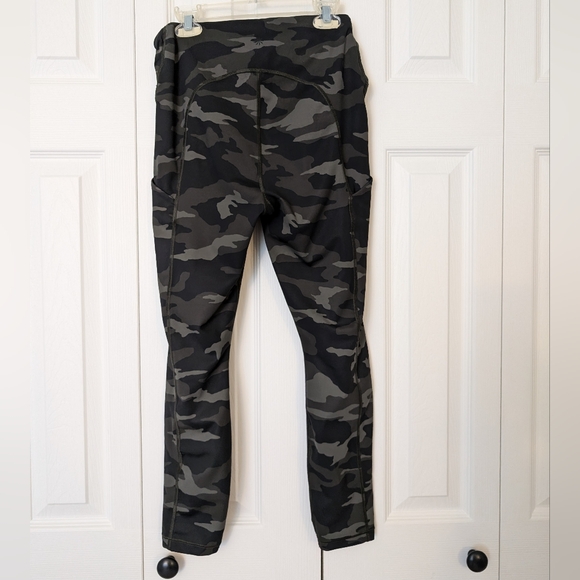 Athleta 7/8 length Camo tights - Picture 2 of 4
